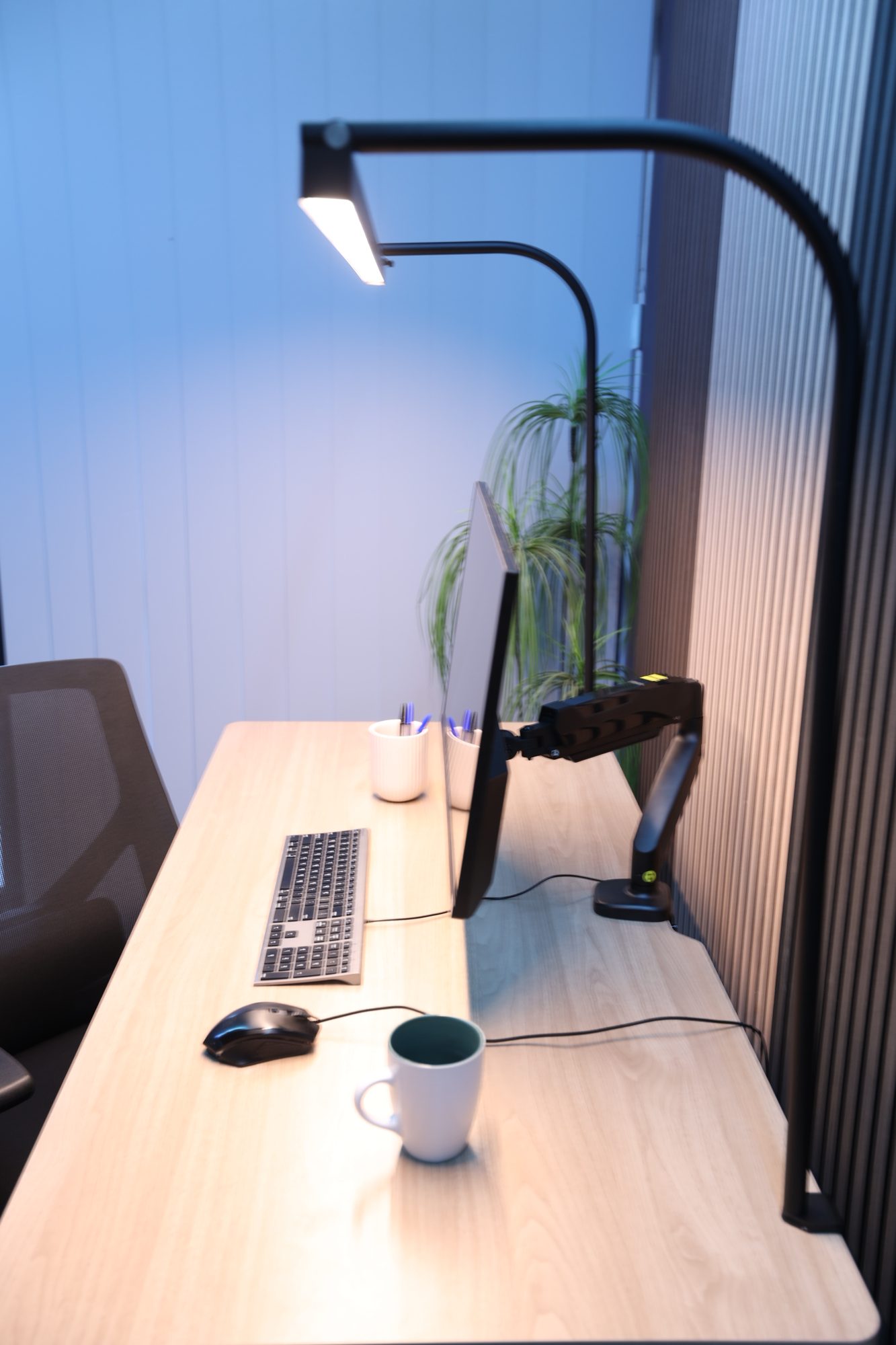 LightEFX Shift desk light split clamp mount securing the upright to a timber desk edge, showing the screwfix base plate